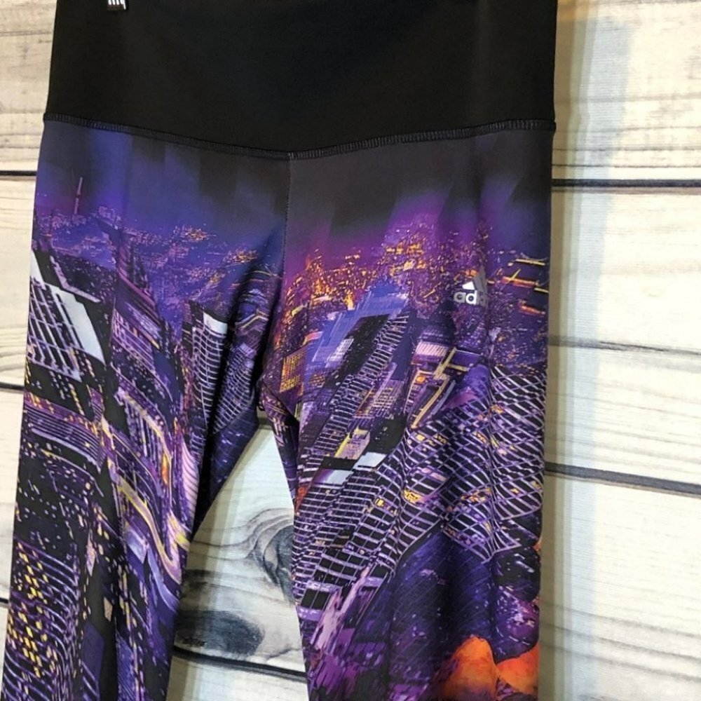 Adidas techfit cropped purple leggings cityscape - Picture 9 of 10